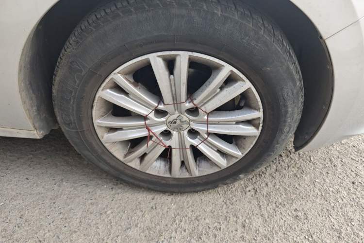 Used Peugeot 301 2014 1.6L Manual Comfort Edition Right Front Wheel Hub
