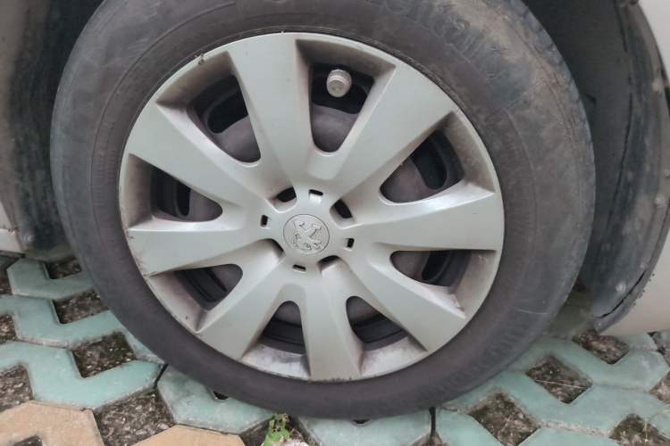 Used Peugeot 301 2014 1.6L Automatic Comfort Edition Right Front Wheel Hub