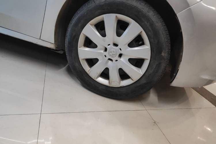 Used Peugeot 301 2014 1.6L Manual Comfort Edition Right Front Wheel Hub