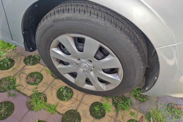 Used Peugeot 301 2014 1.6L Manual Comfort Edition Right Front Wheel Hub