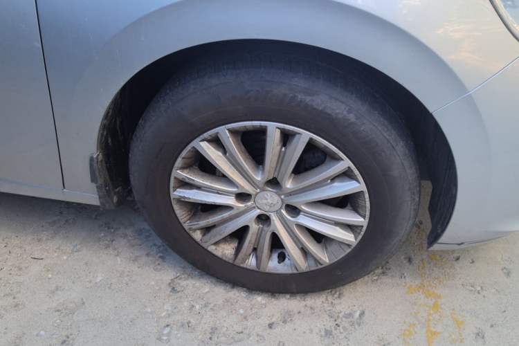 Used Peugeot 301 2014 1.6L Manual Comfort Edition Right Front Wheel Hub