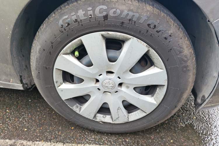 Used Peugeot 301 2014 1.6L Manual Comfort Edition Right Front Wheel Hub