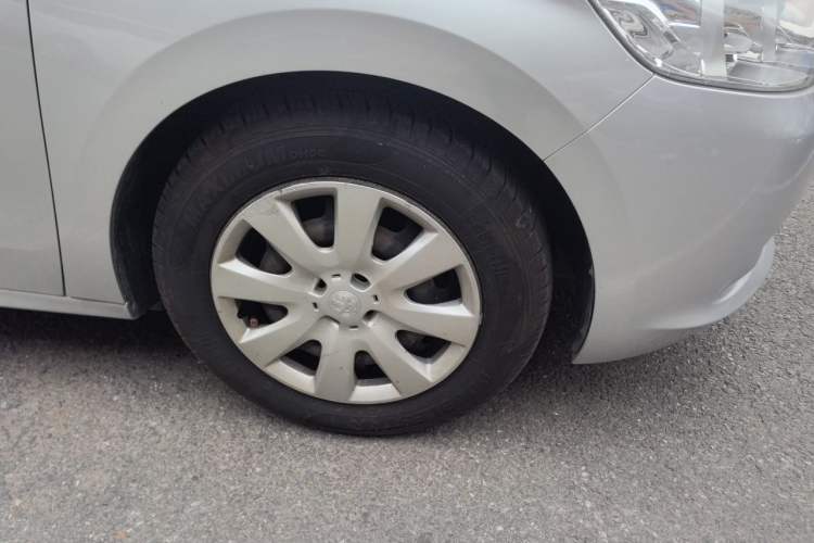 Used Peugeot 301 2014 1.6L Manual Comfort Edition Right Front Wheel Hub
