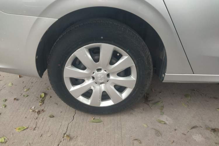 Used Peugeot 301 2014 1.6L Manual Comfort Edition Right Rear Wheel Hub