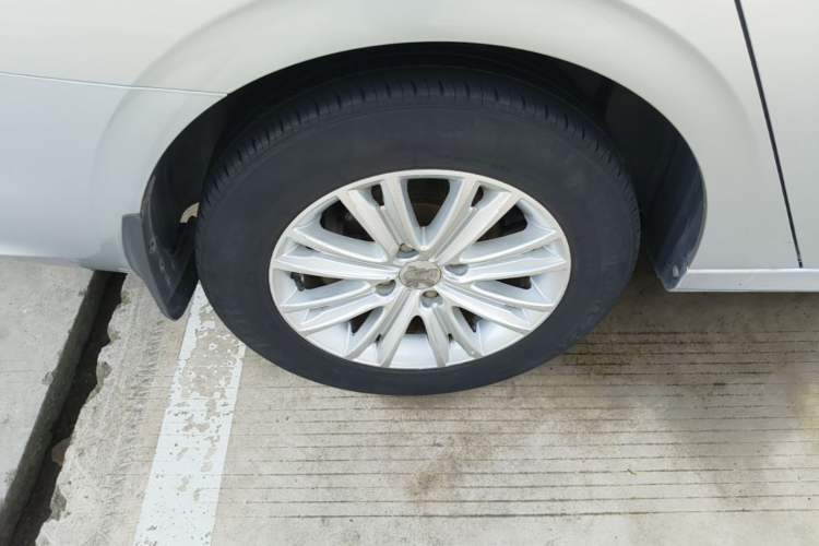 Used Peugeot 301 2014 1.6L Manual Comfort Edition Right Rear Wheel Hub