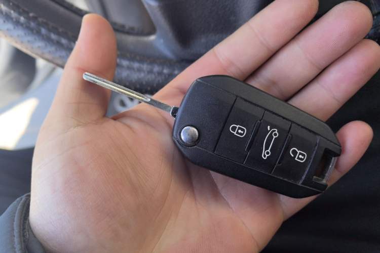 Used Peugeot 301 2014 1.6L Manual Comfort Edition Vehicle Key