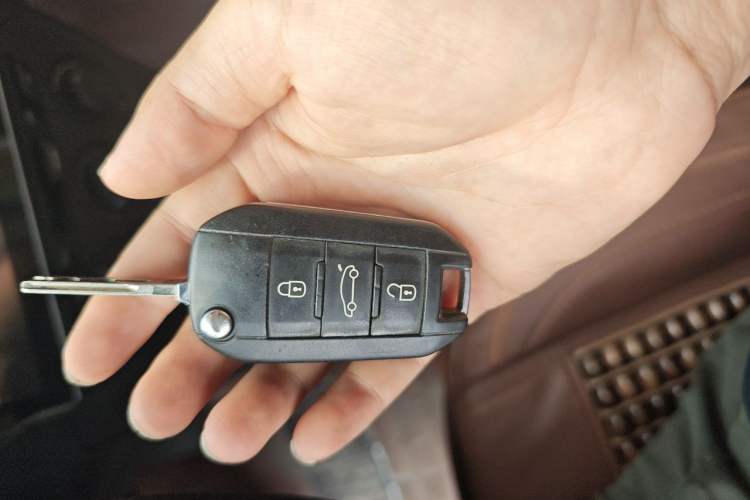 Used Peugeot 301 2014 1.6L Manual Comfort Edition Vehicle Key