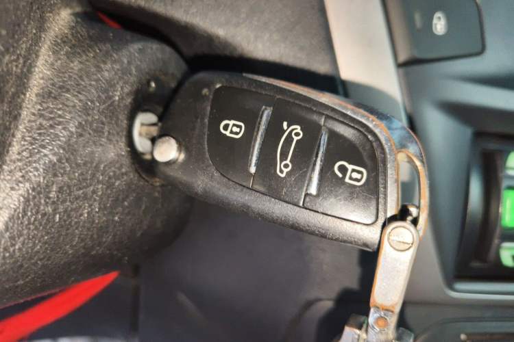 Used Peugeot 301 2014 1.6L Automatic Comfort Edition Vehicle Key