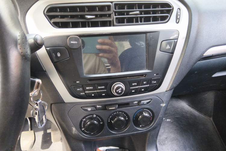 Used Peugeot 301 2014 1.6L Manual Comfort Edition CNG Audio And AC Panel