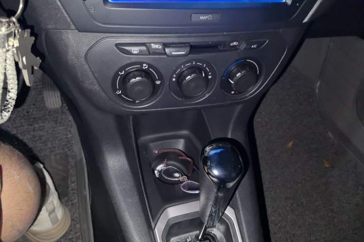 Used Peugeot 301 2014 1.6L Automatic Comfort Edition Audio And AC Panel
