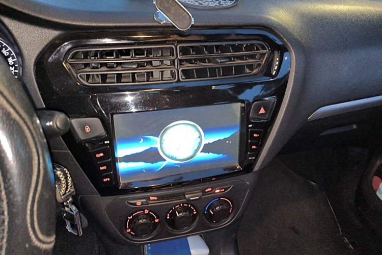 Used Peugeot 301 2014 1.6L Manual Comfort Edition Audio And AC Panel