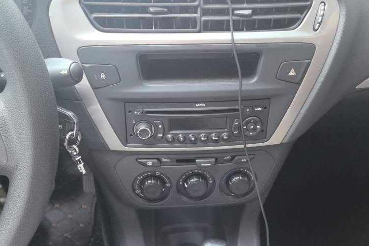 Used Peugeot 301 2014 1.6L Automatic Comfort Edition Audio And AC Panel