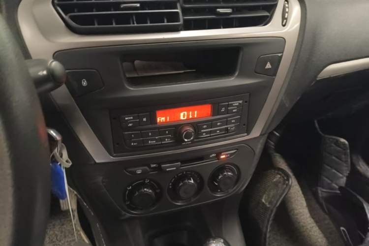 Used Peugeot 301 2014 1.6L Automatic Comfort Edition Audio And AC Panel