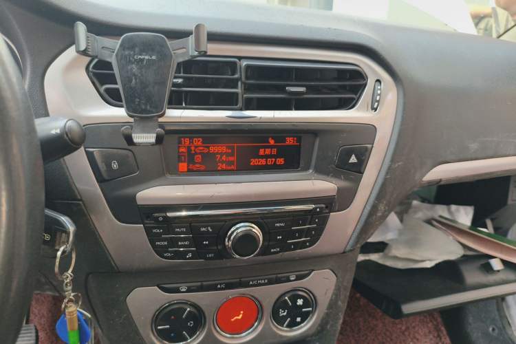 Used Peugeot 301 2014 1.6L Manual Luxury Edition Audio And AC Panel