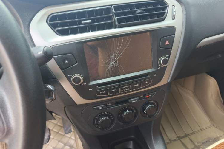 Used Peugeot 301 2014 1.6L Manual Comfort Edition Audio And AC Panel