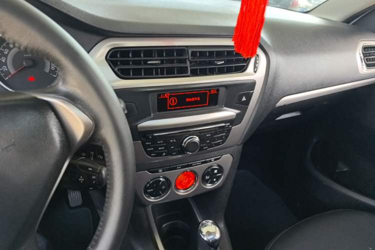 Used Peugeot 301 2014 1.6L Automatic Luxury Edition Audio And AC Panel