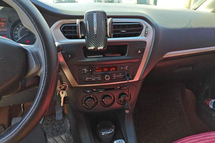 Used Peugeot 301 2014 1.6L Manual Comfort Edition Audio And AC Panel