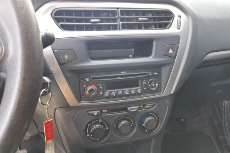 Used Peugeot 301 2014 1.6L Automatic Comfort Edition Audio And AC Panel
