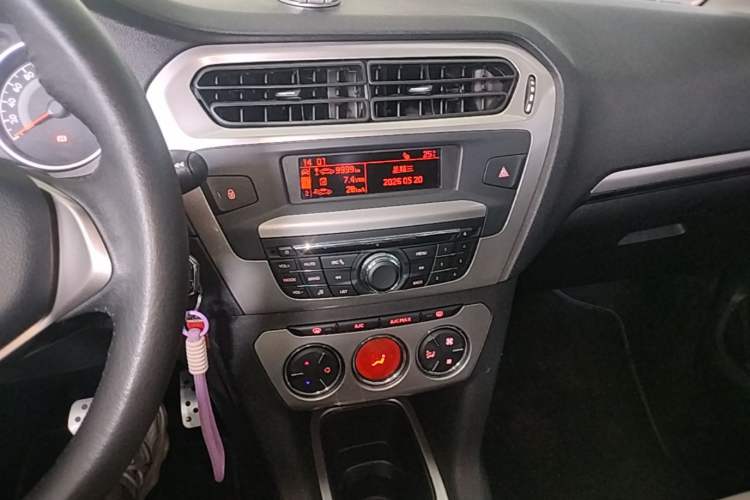 Used Peugeot 301 2014 1.6L Automatic Comfort Edition Audio And AC Panel