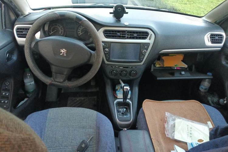 Used Peugeot 301 2014 1.6L Automatic Comfort Edition Center Console