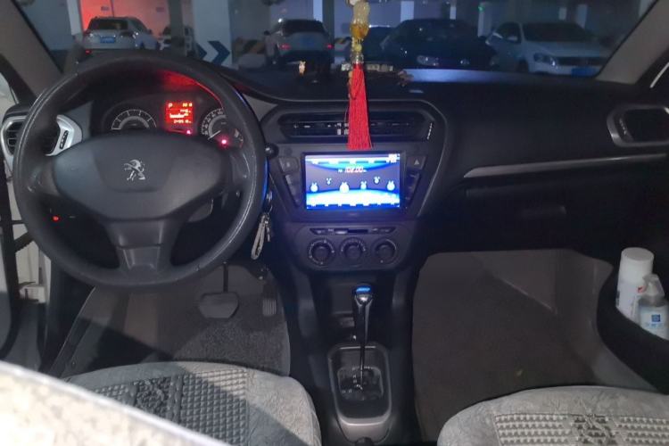 Used Peugeot 301 2014 1.6L Automatic Comfort Edition Center Console