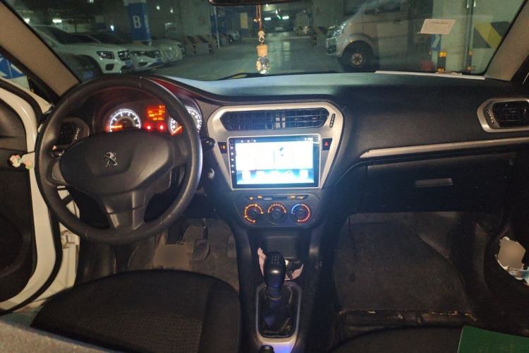 Used Peugeot 301 2014 1.6L Manual Comfort Edition Center Console