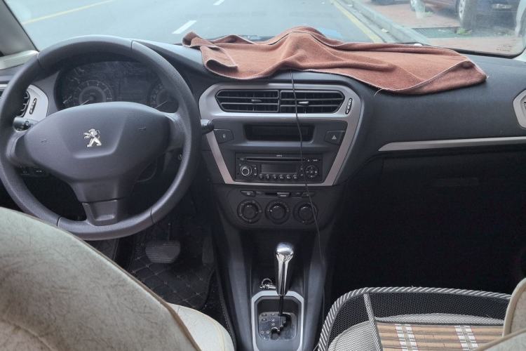 Used Peugeot 301 2014 1.6L Automatic Comfort Edition Center Console