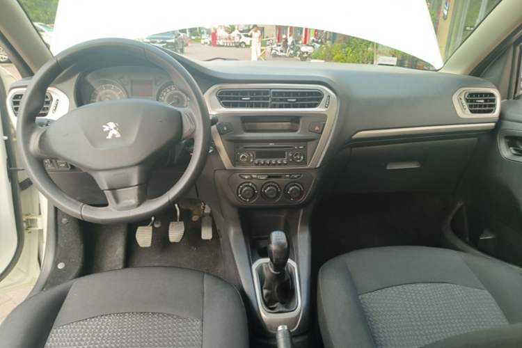 Used Peugeot 301 2014 1.6L Manual Comfort Edition Center Console