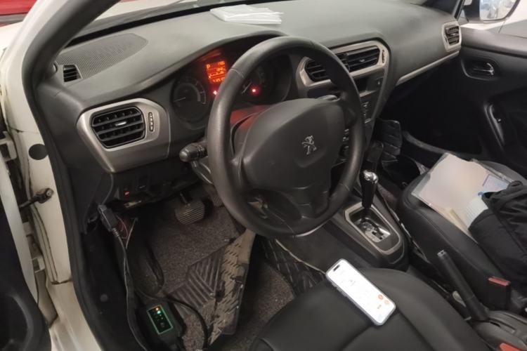 Used Peugeot 301 2014 1.6L Automatic Comfort Edition Center Console