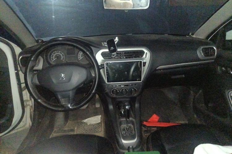 Used Peugeot 301 2014 1.6L Automatic Comfort Edition Center Console
