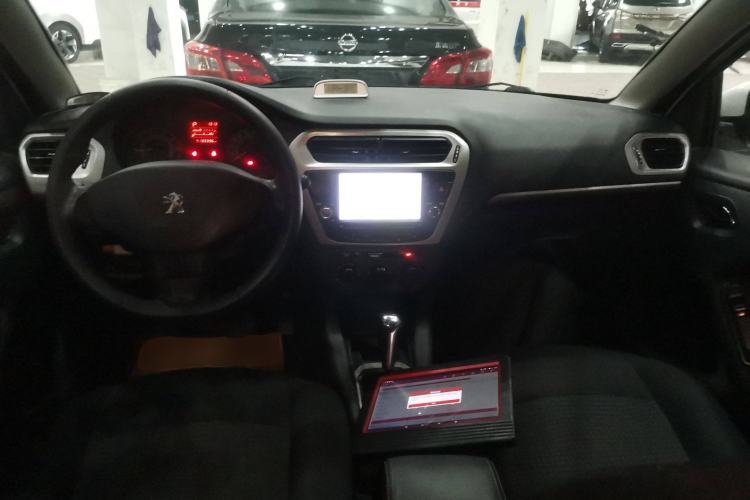 Used Peugeot 301 2014 1.6L Automatic Comfort Edition Center Console