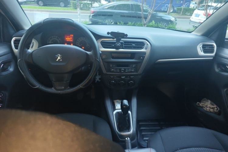 Used Peugeot 301 2014 1.6L Manual Comfort Edition Center Console
