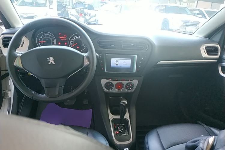Used Peugeot 301 2014 1.6L Automatic Luxury Edition Center Console