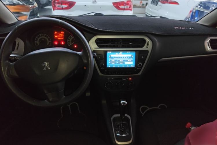 Used Peugeot 301 2014 1.6L Automatic Comfort Edition Center Console