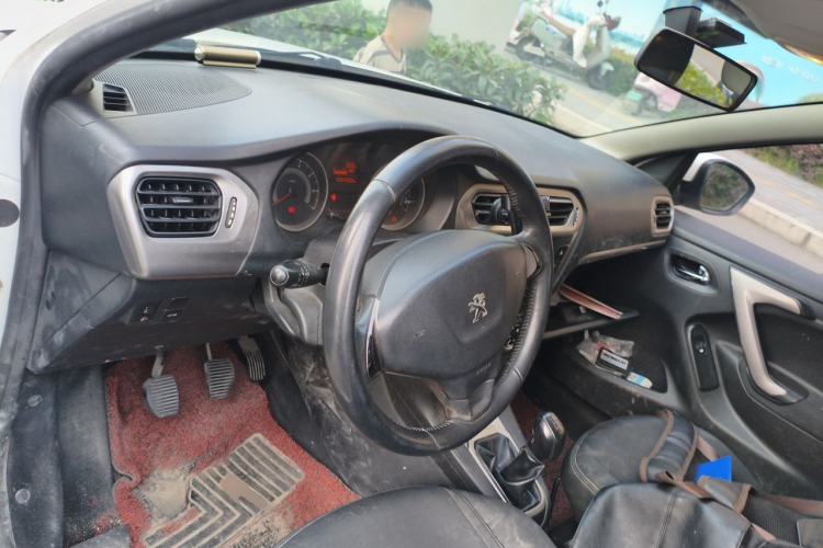 Used Peugeot 301 2014 1.6L Manual Luxury Edition Center Console