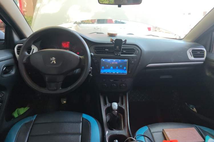 Used Peugeot 301 2014 1.6L Manual Comfort Edition Center Console
