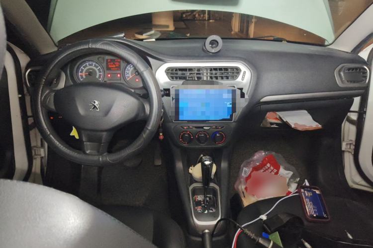 Used Peugeot 301 2014 1.6L Automatic Comfort Edition Center Console