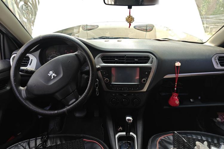 Used Peugeot 301 2014 1.6L Automatic Comfort Edition Center Console