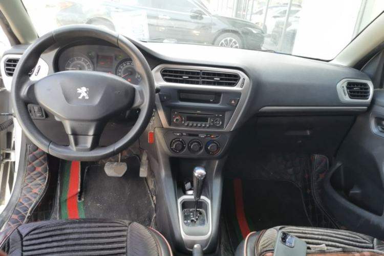 Used Peugeot 301 2014 1.6L Automatic Comfort Edition Center Console