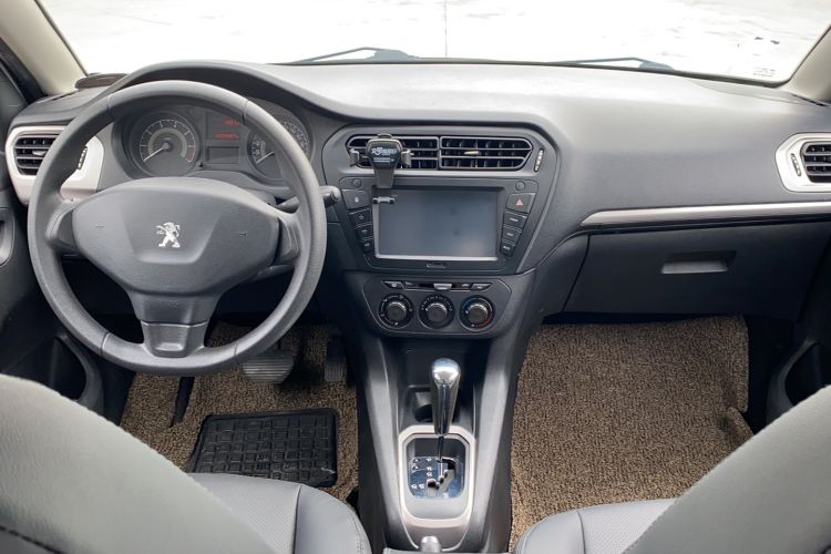 Used Peugeot 301 2014 1.6L Automatic Comfort Edition Center Console