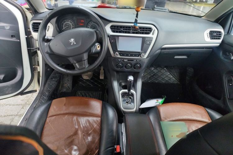 Used Peugeot 301 2014 1.6L Automatic Comfort Edition Center Console