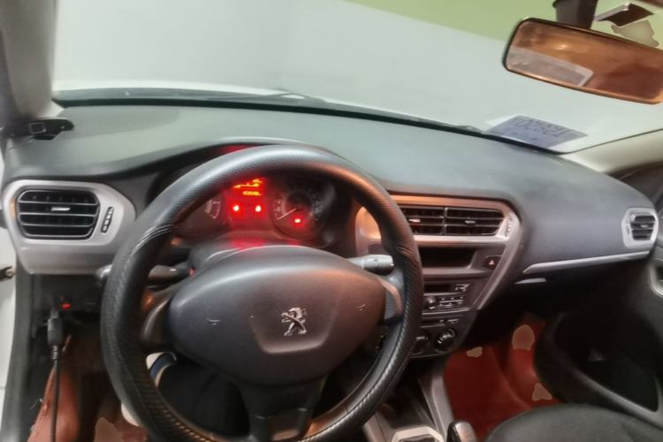 Used Peugeot 301 2014 1.6L Manual Comfort Edition Center Console
