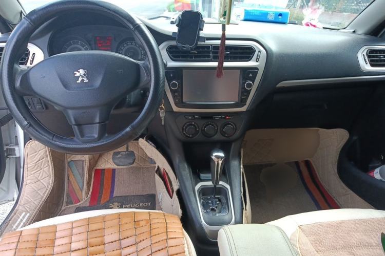 Used Peugeot 301 2014 1.6L Automatic Comfort Edition Center Console
