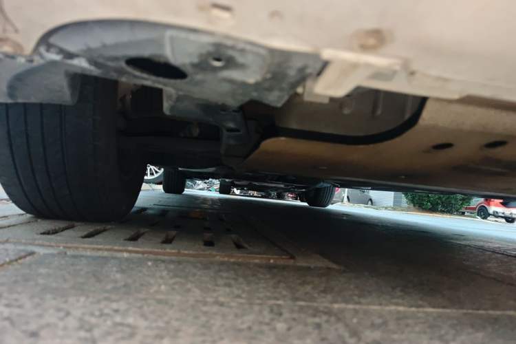 Used Peugeot 301 2014 1.6L Manual Comfort Edition Chassis Front Right