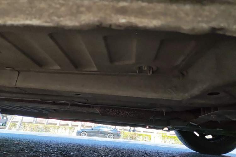 Used Peugeot 301 2014 1.6L Manual Comfort Edition Chassis Front Right