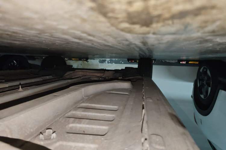 Used Peugeot 301 2014 1.6L Automatic Comfort Edition Chassis Front Right