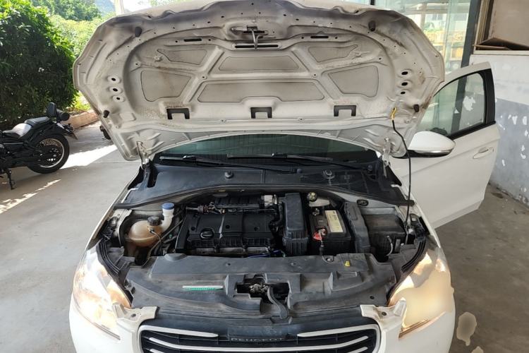 Used Peugeot 301 2014 1.6L Manual Comfort Edition Engine Bay
