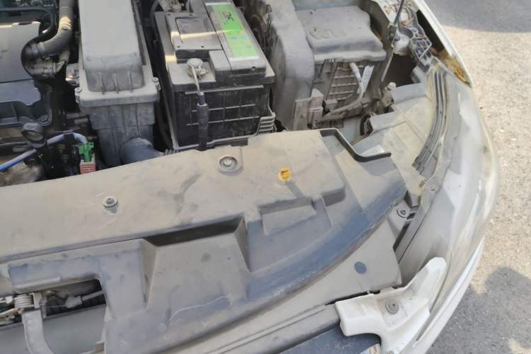 Used Peugeot 301 2014 1.6L Manual Luxury Edition Engine Bay Left