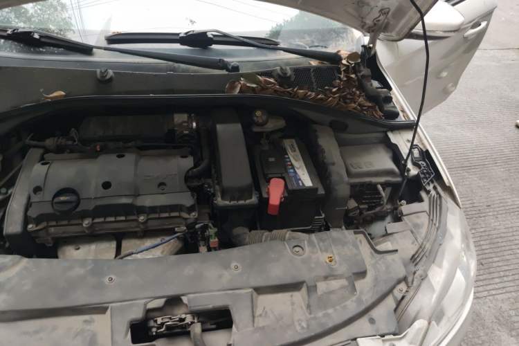 Used Peugeot 301 2014 1.6L Manual Comfort Edition Engine Bay Left