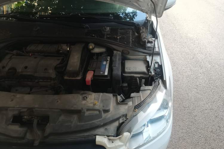 Used Peugeot 301 2014 1.6L Manual Comfort Edition Engine Bay Left